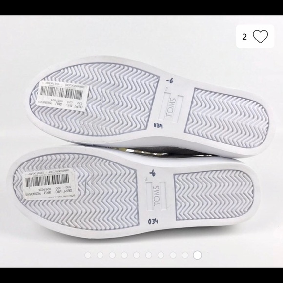 TOMS Lenox Silver Metallic Sneakers - Picture 10 of 14